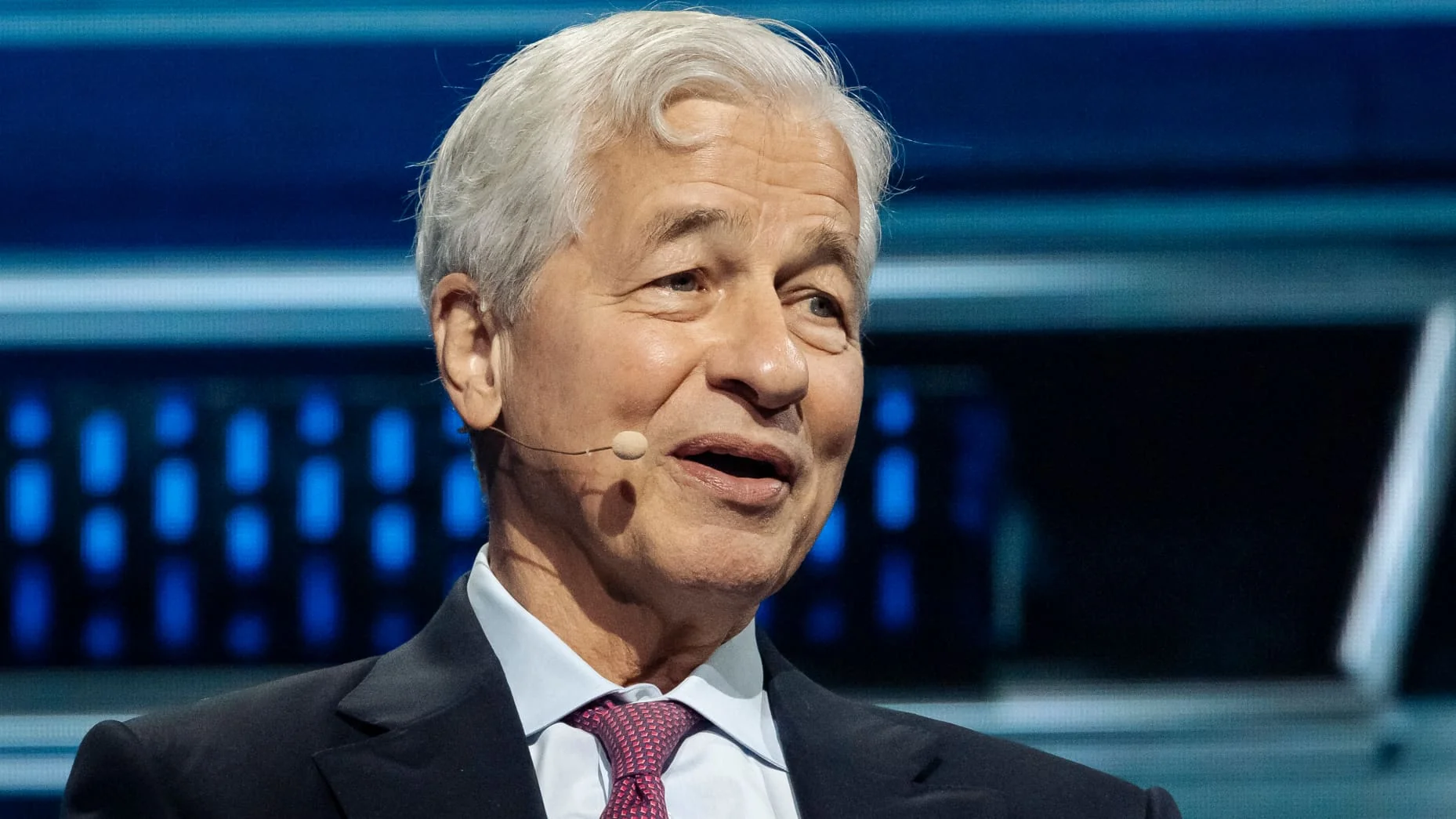 JPMorgan 50 亿美元回购与股息上调：美联储压力测试通过