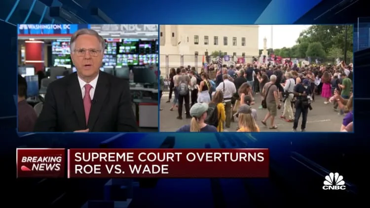 Supreme Court overturns Roe v. Wade